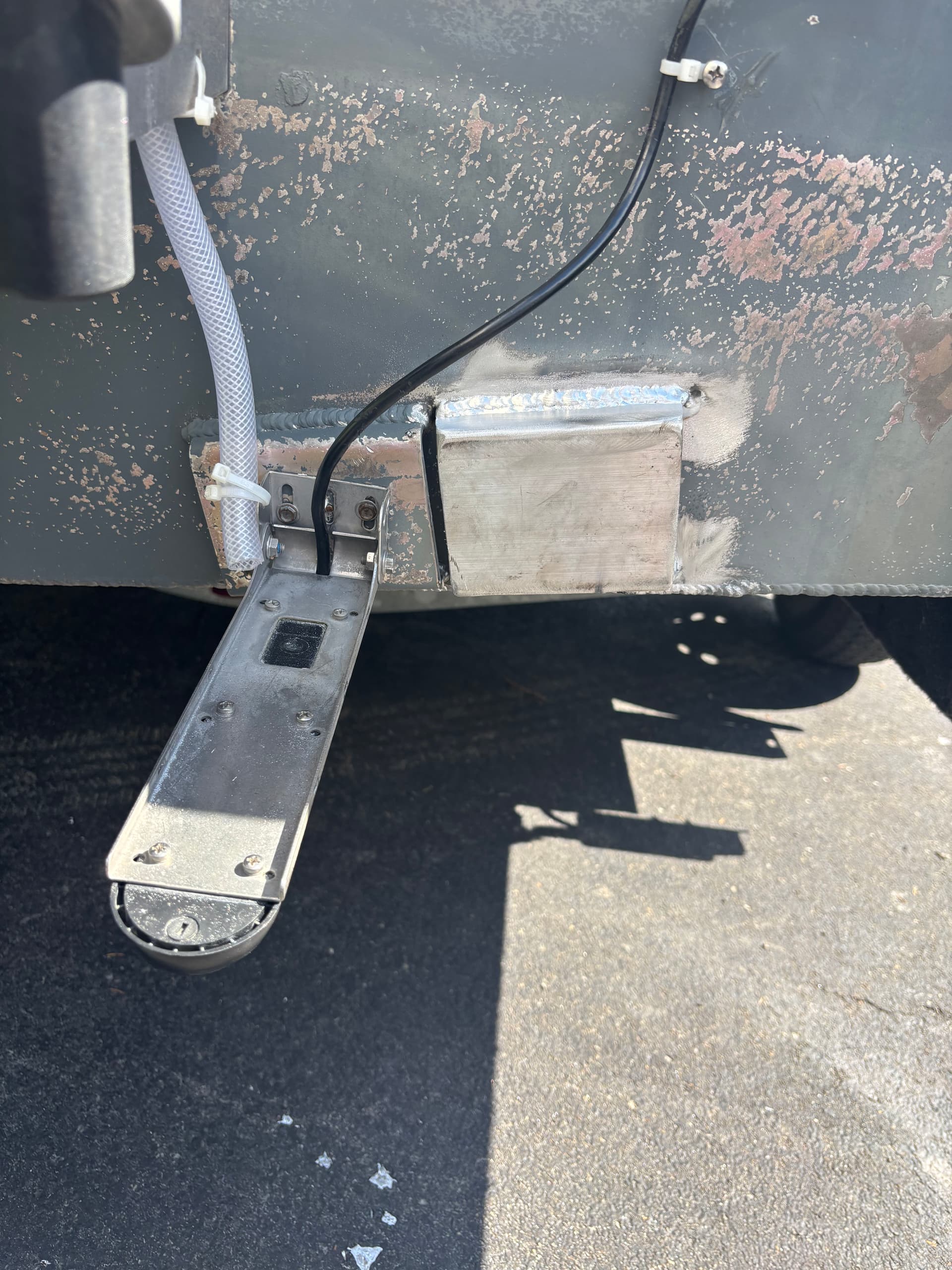 Gallery photos for Aluminum Transducer Brackets Welded onto Heavy-Duty Hunting Boat: Image #1